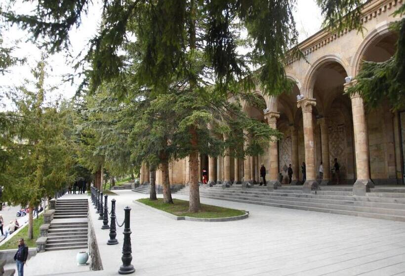 בית מלון כפרי Jermuk Ashkhar Sanatorium