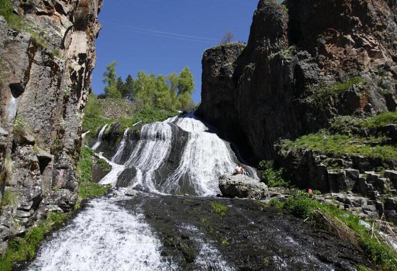 בית מלון כפרי Jermuk Ashkhar Sanatorium