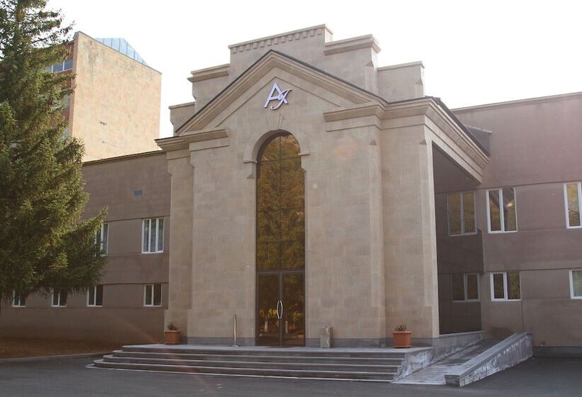 בית מלון כפרי Jermuk Ashkhar Sanatorium