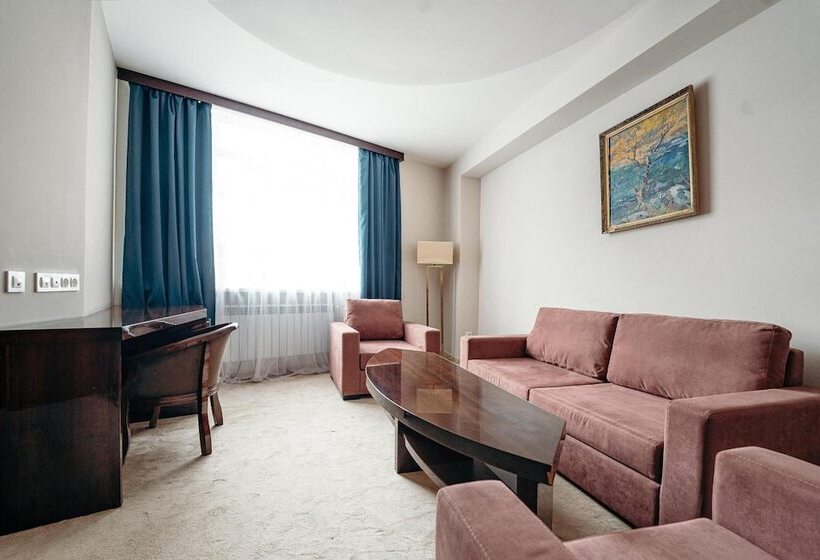 בית מלון כפרי Jermuk Ashkhar Sanatorium