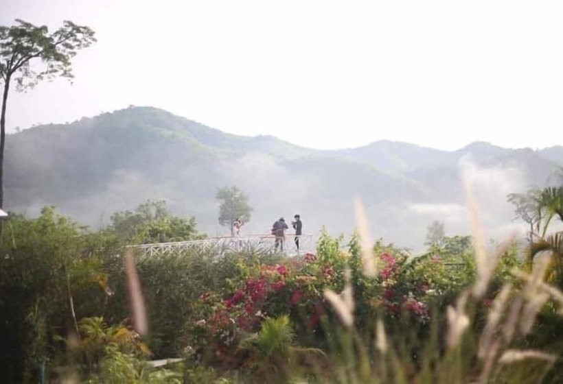 בית מלון כפרי Khun Khao Tamnan Prai Resort