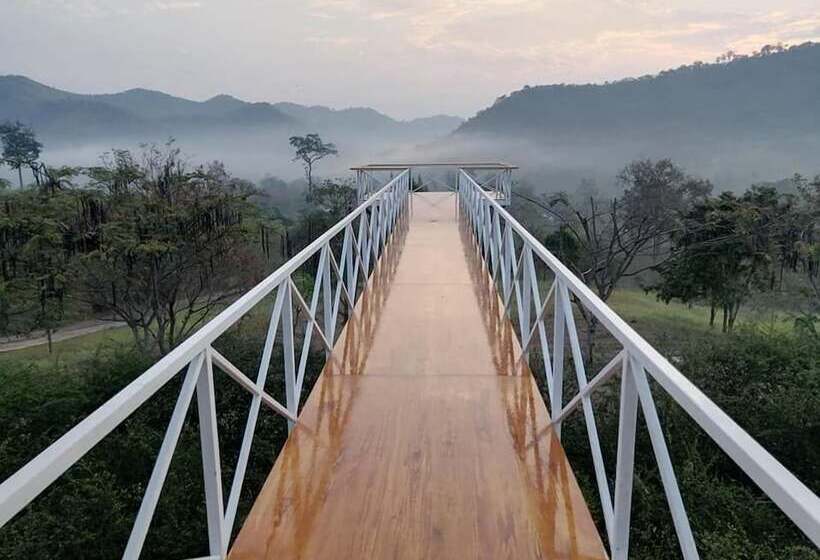 בית מלון כפרי Khun Khao Tamnan Prai Resort