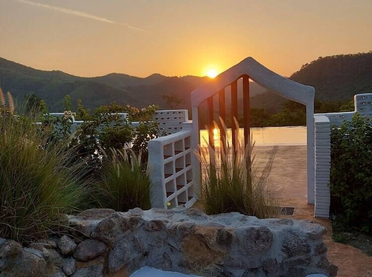 בית מלון כפרי Khun Khao Tamnan Prai Resort