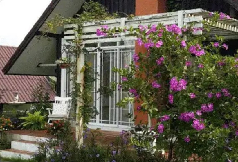 Отель Kiangmok Chalet