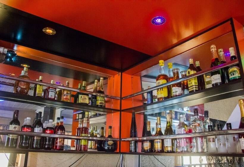 Отель Lukham Crown