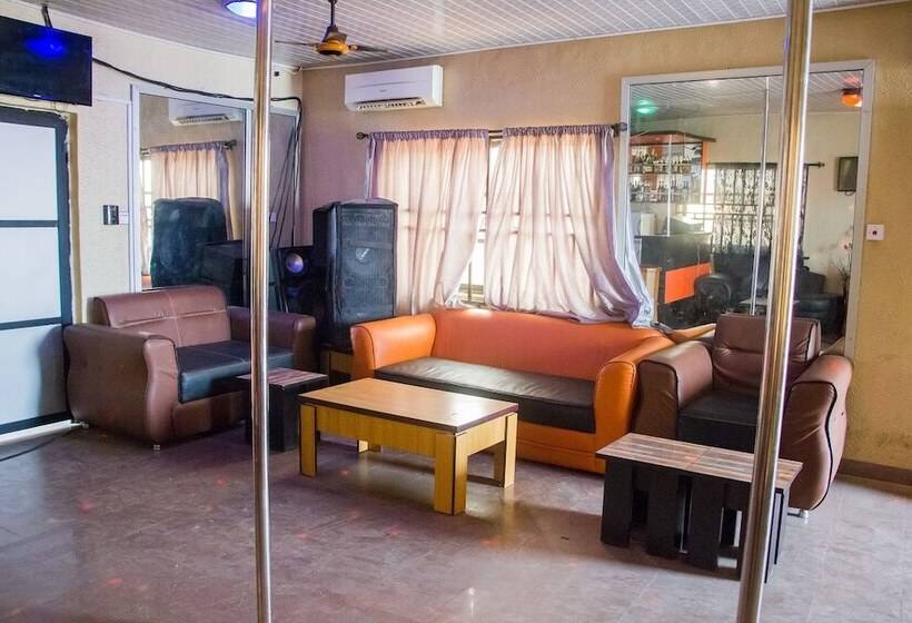 Отель Lukham Crown