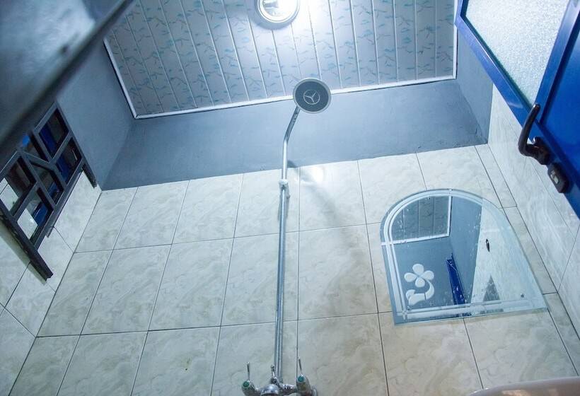 Отель Lukham Crown