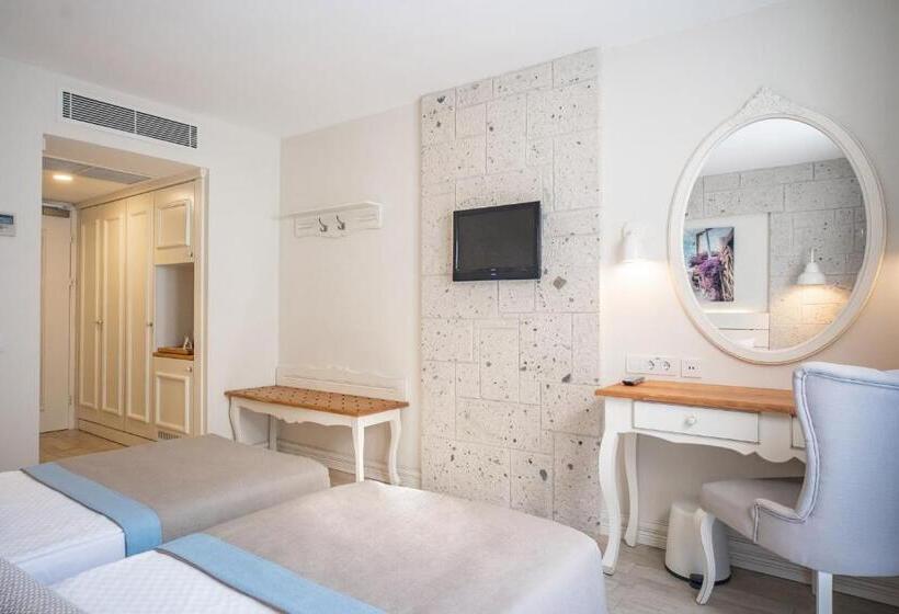 Отель Mark Warner Phokaia Beach Resort