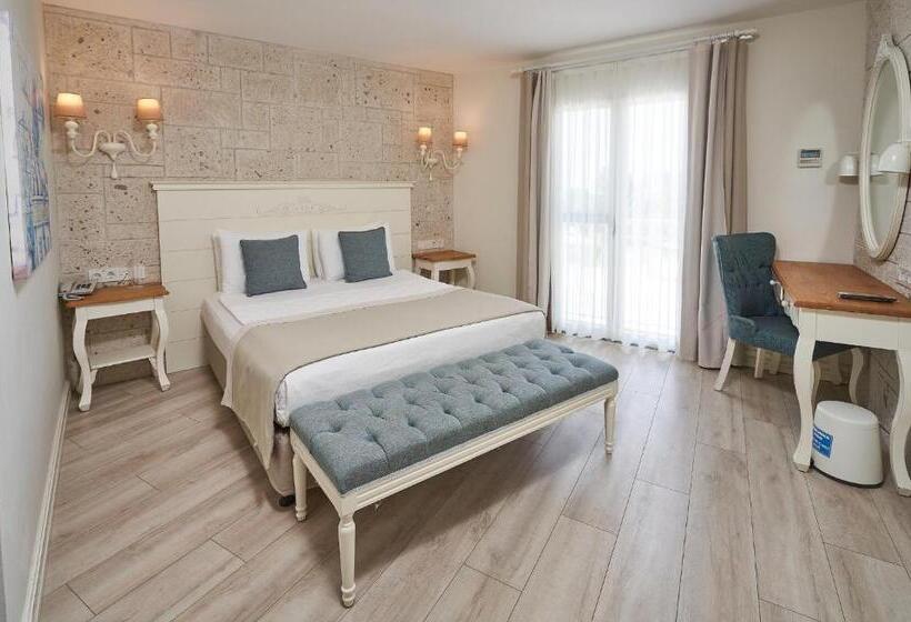 Отель Mark Warner Phokaia Beach Resort