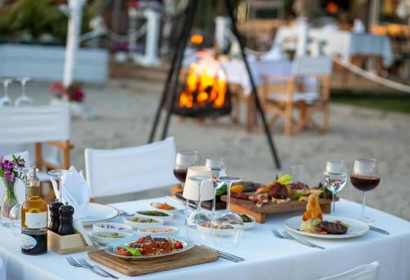 Отель Mark Warner Phokaia Beach Resort