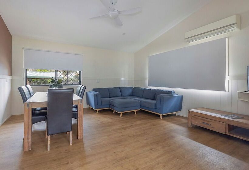 בית מלון כפרי Reflections Scotts Head   Holiday Park