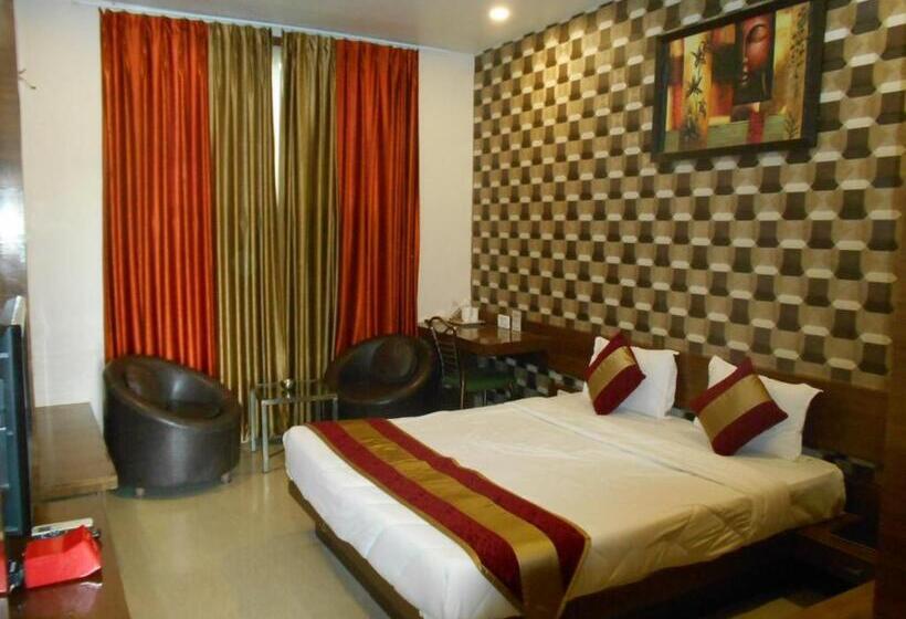 בית מלון כפרי Shri Khedapati International