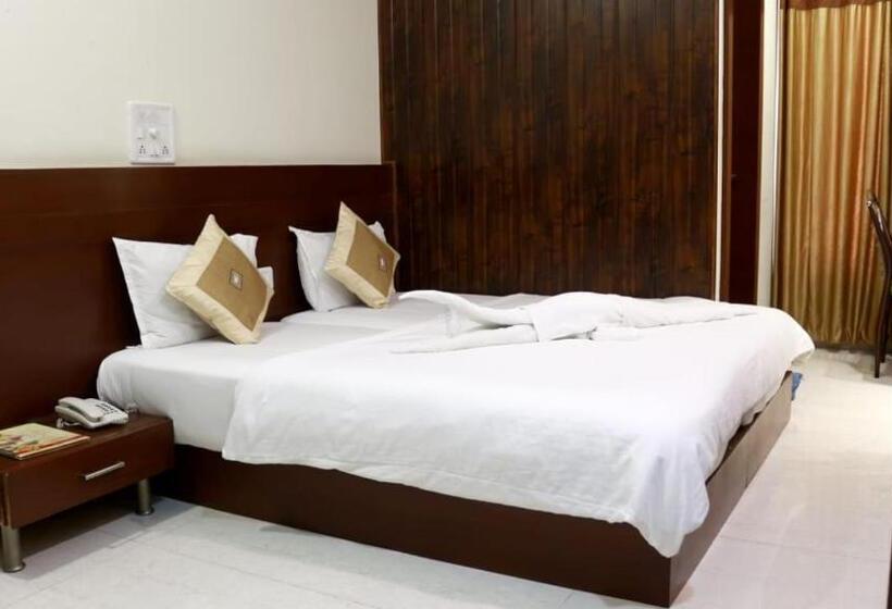 בית מלון כפרי Shri Khedapati International