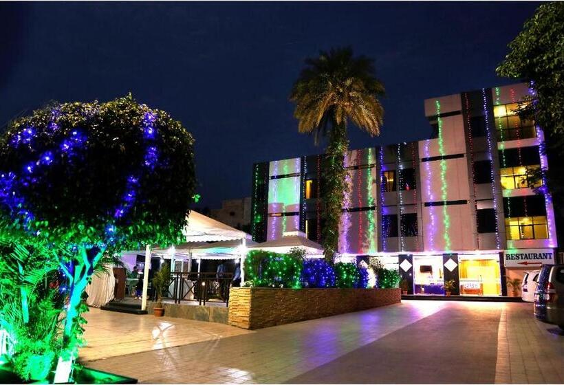 בית מלון כפרי Shri Khedapati International