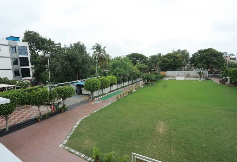 בית מלון כפרי Shri Khedapati International