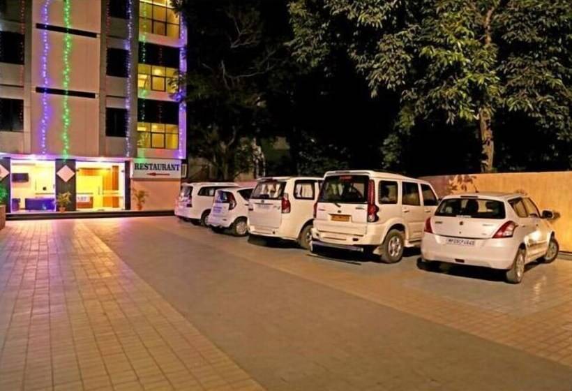 בית מלון כפרי Shri Khedapati International