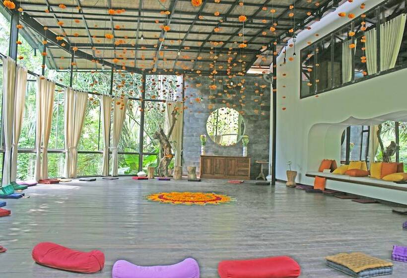 בית מלון כפרי Surya Kembar Villas