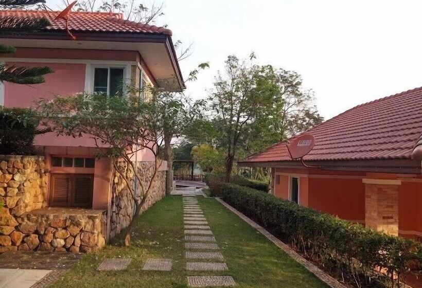 Отель The Triple M Mountain Resort