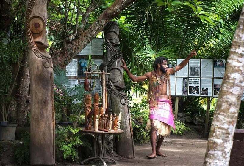 هتل Vanuatu Secret Garden Resort