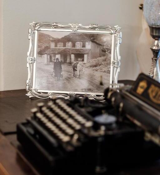 Meliteion Traditional