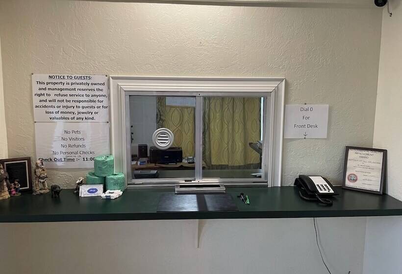 فندق على الطريق Budget Inn