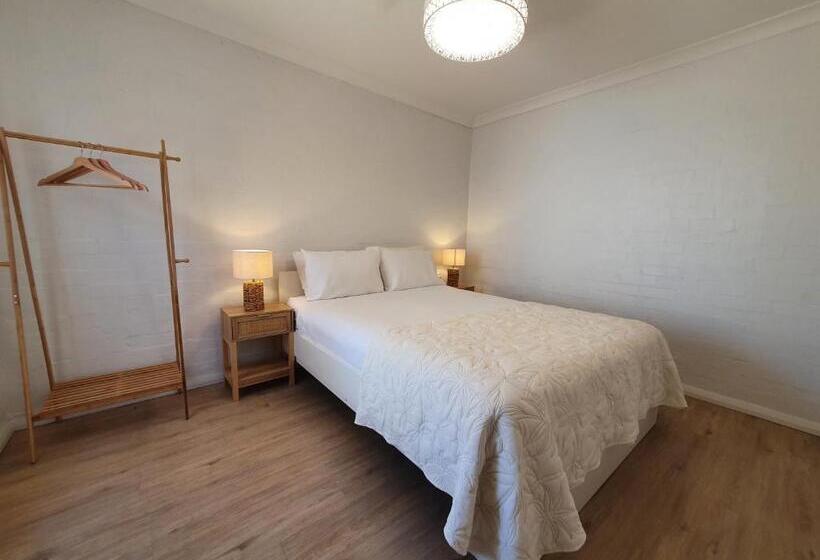 فندق على الطريق The African Reef