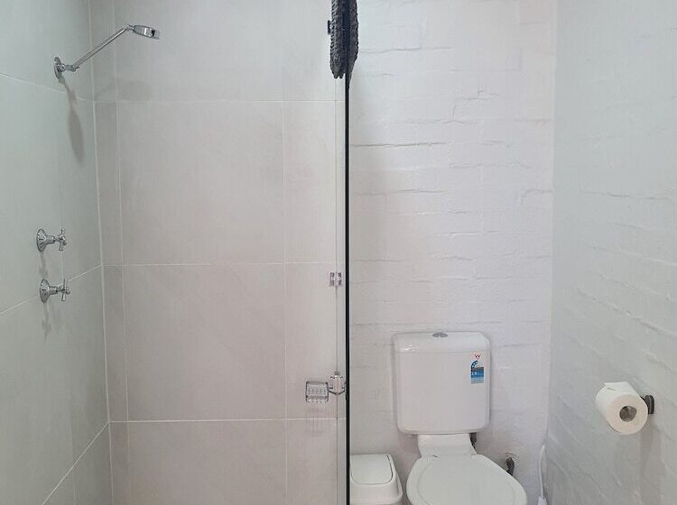 فندق على الطريق The African Reef