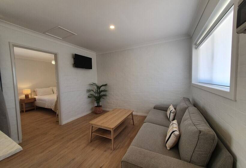 فندق على الطريق The African Reef