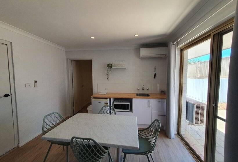 فندق على الطريق The African Reef