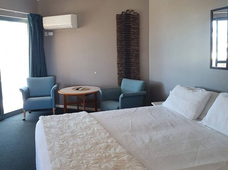 فندق على الطريق The African Reef