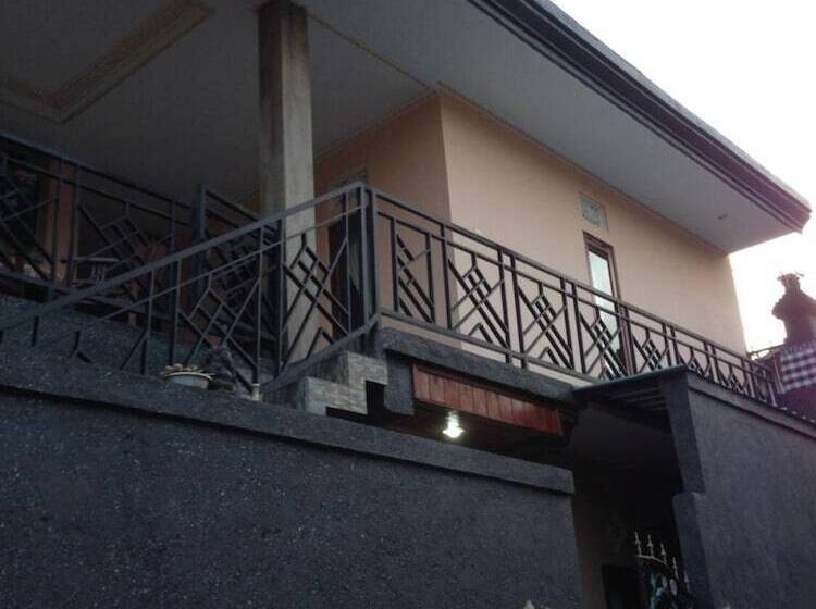 פנסיון Cebluk Sari Homestay