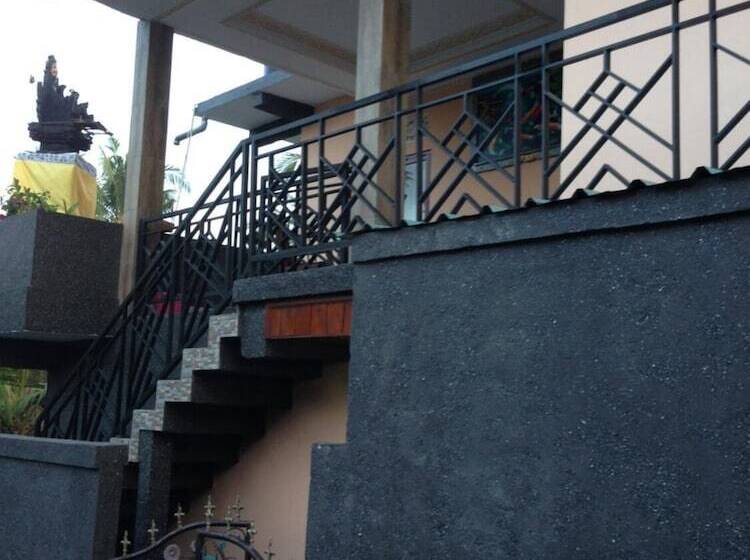 פנסיון Cebluk Sari Homestay