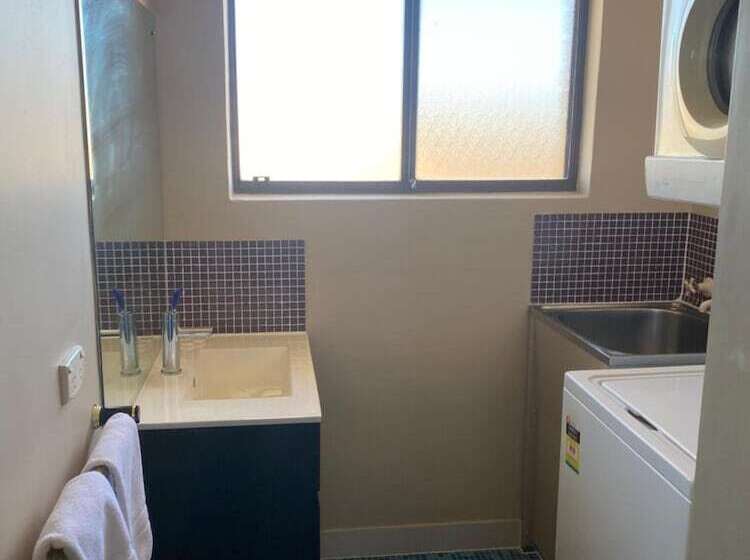 Snow Gate Motel And Apartments