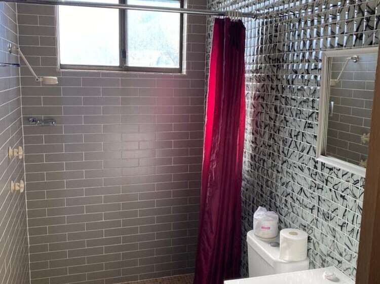 Snow Gate Motel And Apartments