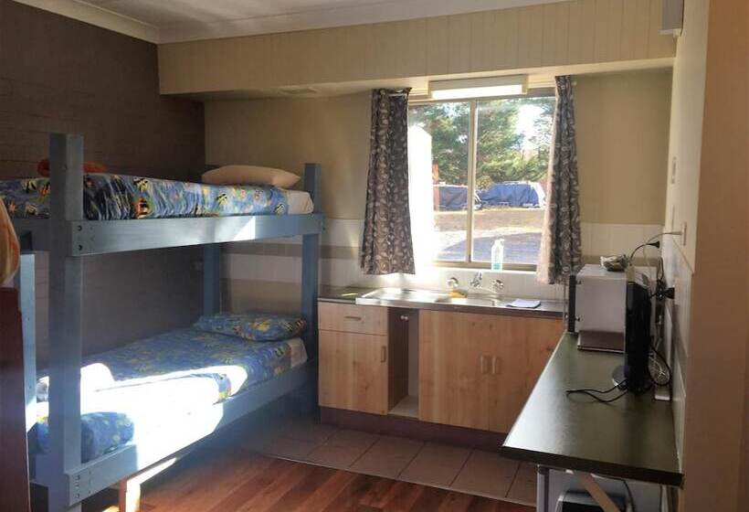 Snow Gate Motel And Apartments