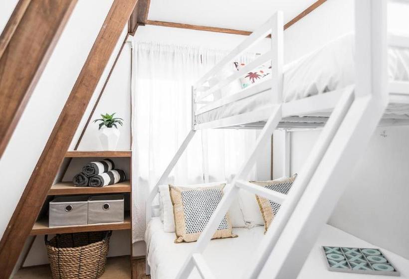 A Perfect Stay   A Frame