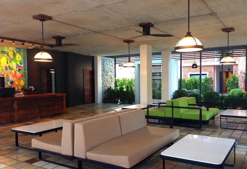 The Title Kr Beach Condotel Rawai Phuket