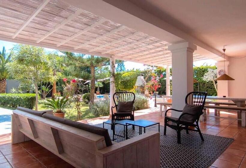 Villa Wicker By Eivillas