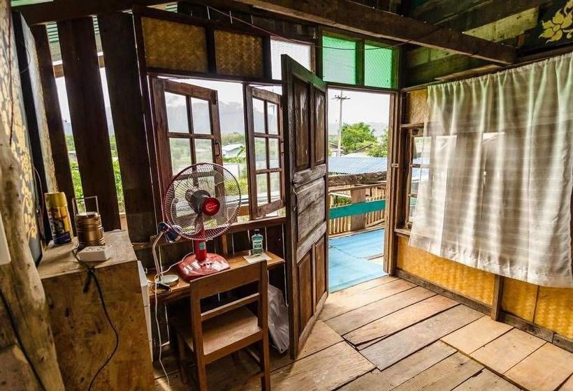 ユースホステル Chiangdao Wood House Homestay