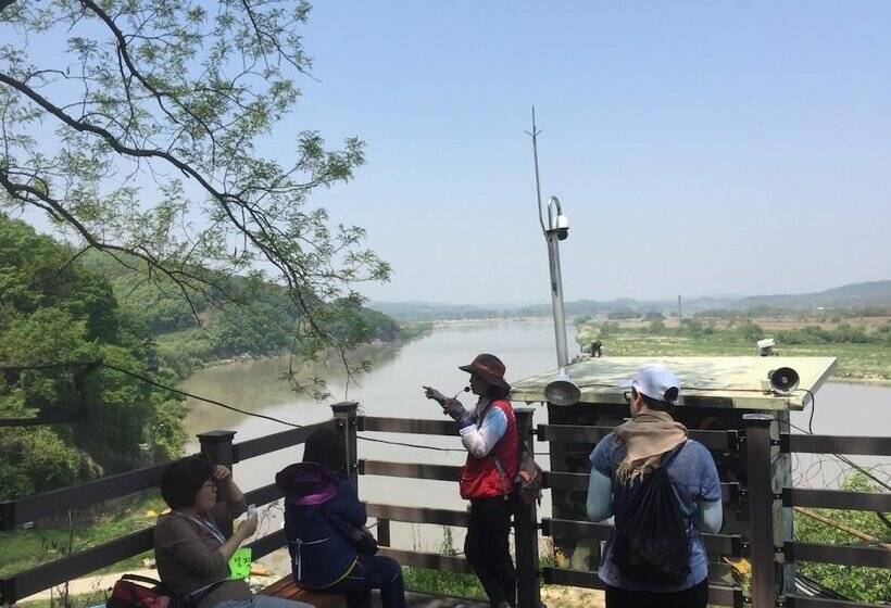 הוסטל The Guesthouse Dmz Stay