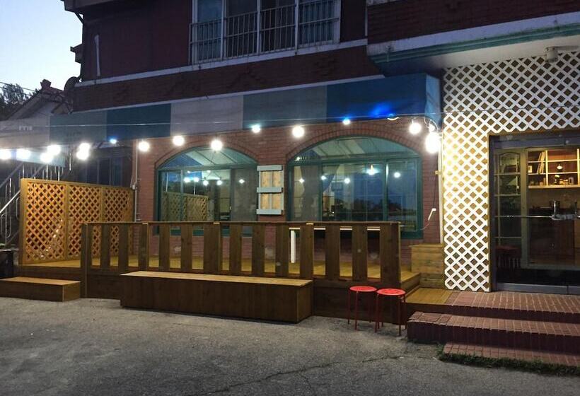 הוסטל The Guesthouse Dmz Stay