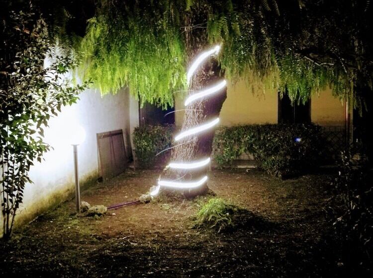 تختخواب و صبحانه Garden Inn