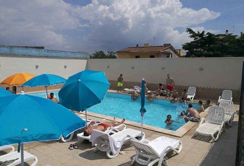 تختخواب و صبحانه Garden Inn