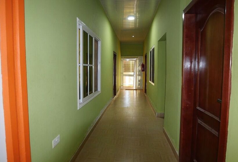 تختخواب و صبحانه Kofi Appiah Lodge