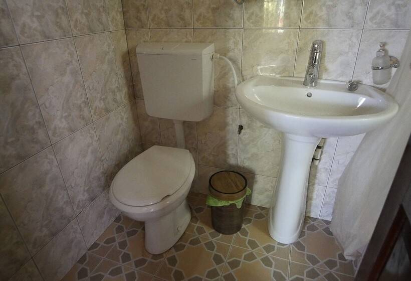 تختخواب و صبحانه Kofi Appiah Lodge