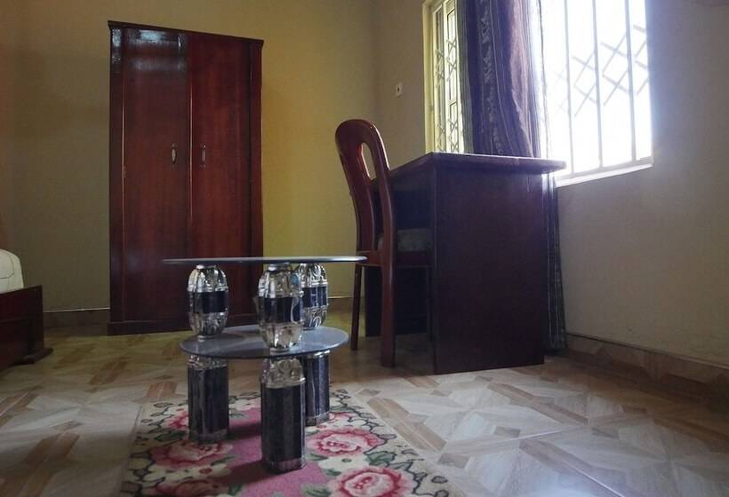 تختخواب و صبحانه Kofi Appiah Lodge