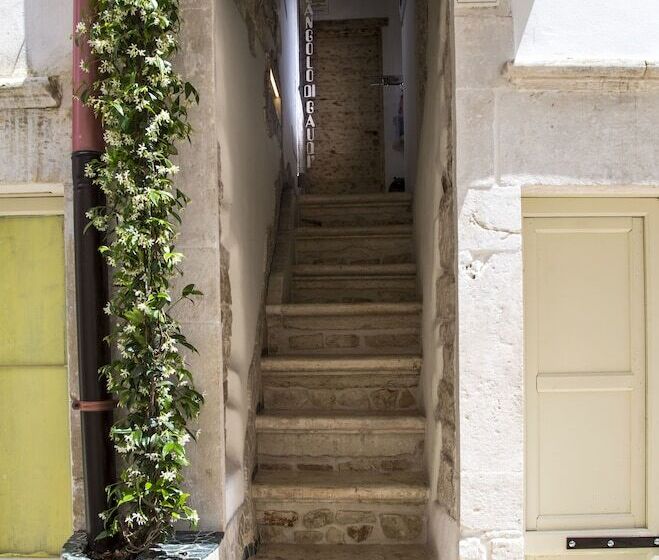 Bed and Breakfast L Angolo Di Gaudì, Alcoba Fascinosa