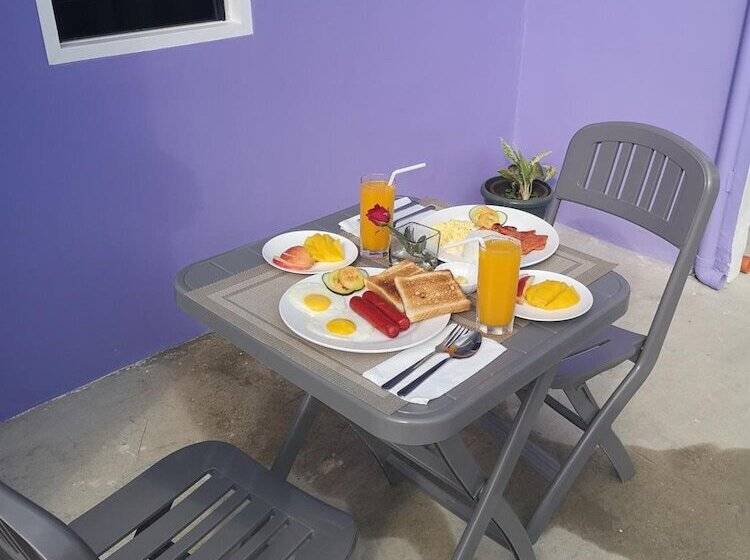 تختخواب و صبحانه Tropical Stay Accommodations