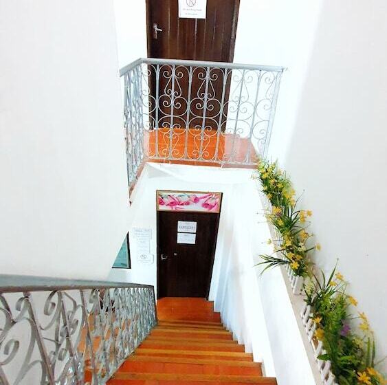 Green Box Hotel Hostel