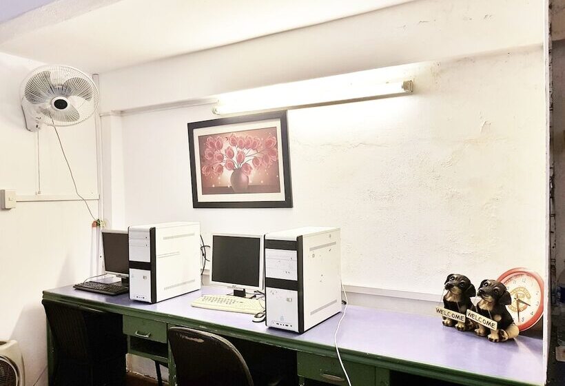 Green Box Hotel Hostel